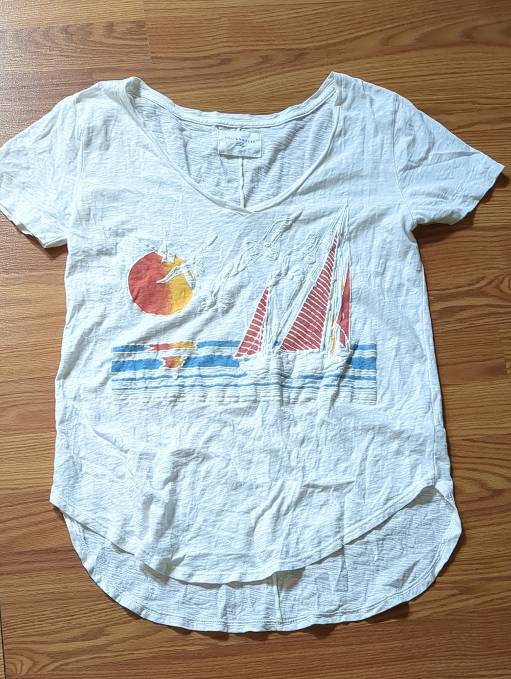 Sol Angeles White Sailboat Sunset Graphic V-Neck Tee Size Small
